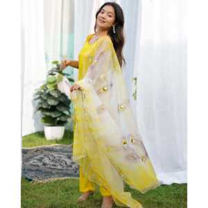 Ensemble de costume en mousseline de soie jaune décontracté Morpankh disponible en taille XS - Product Image 1