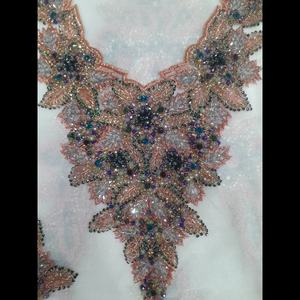 Tissu patch encastré avec cristaux de luxe élégamment brodés à la main pour des coupes traditionnelles - Product Image 3