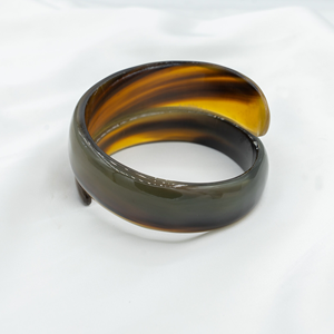Brazalete de Cuerno Natural Hecho a Mano de la Mejor Calidad, Ecológico y Moderno para Mujer, Talla Personalizada, para Fiestas, Bodas y Aniversarios - Product Image 4