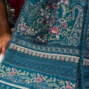 Ensemble 3 pièces d'été pour femme de marque pakistanaise, en tissu lawn brodé, haute qualité, coupe ajustée, infroissable, extensible, pour soirée et décontracté - Product Image 6