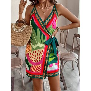Commerce extérieur 2026 – Nouvelle collection estivale transfrontalière : Mini-robe décontractée à imprimé tropical abstrait, col en V, détail noué, taille haute et manches à volants, idéale pour les vacances. - Product Image 4