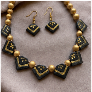 Ensemble collier et boucles d'oreilles en céramique noire dorée, perles moulées, bijoux floraux KOTTRAVAI, accessoire cadeau - Product Image 5
