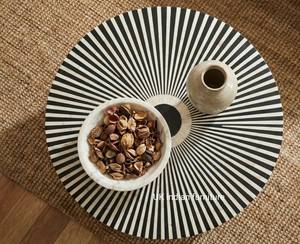 Mesa de Centro Redonda Hecha a Mano con Madreperla |   Incrustaciones en Blanco y Negro |   Mesa de Lujo con Base de Latón, Madreperla y Hueso de Camello - Product Image 1