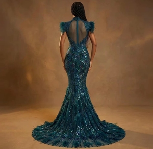 Vestido de Novia de Talla Grande con Cuello Alto, Escote Redondo, Satén con Cuentas y Relieve, Cola Larga, Sujetador Incorporado, Espalda Descubierta, Cintura Natural, Estilo Vintage - Product Image 1
