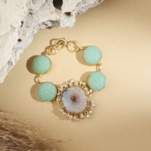 Pulsera de Perlas Chapada en Oro Hecha a Mano para Mujer, Pulsera Floral Solar Bloom, Joyería Étnica de Diseño para Fiestas y Bodas - Product Image 2