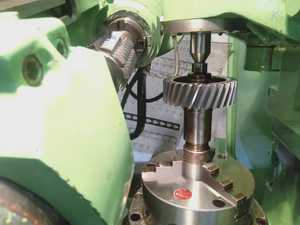Máquina Formadora de Engranajes CNC de 3 Ejes WMW ZFWZ 250 4 para la Fabricación de Engranajes de Precisión y la Producción Industrial - Product Image 3