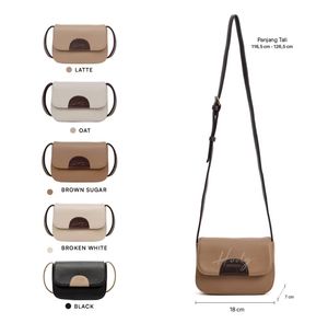 Sac à bandoulière Mona en cuir synthétique de qualité supérieure, doublé de satin, avec une bandoulière tressée unique et fermeture éclair, style luxe et authentique. - Product Image 4