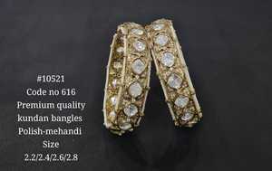 กำไลข้อมือคุณภาพพรีเมียมแบบ Kundan สีเขียวและสีขาว ประดับด้วยหิน ดีไซน์ทันสมัย เหมาะสำหรับงานปาร์ตี้และงานแต่งงาน - Product Image 2