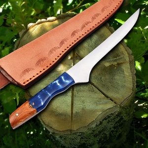 Cuchillo de Filetear de Acero Inoxidable Hecho a Mano por A&M Enterprises, Mango de Madera con Resina Azul, Funda de Cuero Grabada a Juego, para Exteriores - Product Image 1