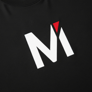 เสื้อยืดทรงบ็อกซี่หรูหราสำหรับผู้ชาย ผ้าคอตตอนหนานุ่ม ทรงหลวมไหล่ตก สไตล์สตรีทแวร์ ปักลายป้ายแบบกำหนดเอง เสื้อโอเวอร์ไซส์เรียบง่าย - Product Image 5