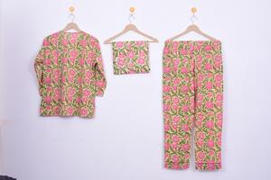 Conjunto de Pijama Floral Estampado a Mano de Jaipur - Ropa de Dormir de Algodón Artesanal, Ropa de Verano Bohemia para Mujer y Regalo de Loungewear - Product Image 2