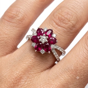 Anillo de Oro Sólido con Rubí Natural y Diamantes, Diseño de Flor, Fabricante de Joyería Personalizada al por Mayor, MOQ 1 Pieza - Product Image 4