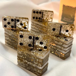 Jeu de dominos en résine dorée fait main, jeu de société à bords dorés - Product Image 1