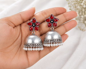 Boucles d'oreilles pendantes Jhumka indiennes multicolores en argent oxydé à motif floral pour femmes - Fournisseur en gros - Product Image 4