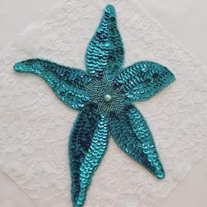 Broche decorativo artesanal con cuentas, diseño bordado, a precio económico. - Product Image 6