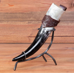 Corne à boire viking artisanale avec support – Ensemble de tasses à bière médiévales en corne de bœuf naturelle - Product Image 4