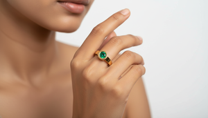Bague en or 10 carats sertie de saphirs en verre, fabrication artisanale, design personnalisé, fabricant de bijoux, bague de promesse minimaliste, mode féminine - Product Image 3