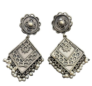 Pendientes oxidados de diseño de pavo real clásico ligero largo chapado en oro de plata alemana antigua para festivales de bodas - Product Image 3