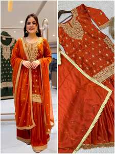 Traje Sharara de Diseño Indio-Pakistaní para Mujer – Conjunto de Fiesta con Bordado Pesado y Lentejuelas - Product Image 4