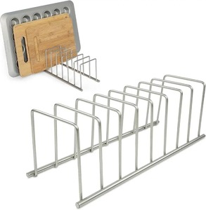 Organizador de Cocina Moderno de Metal Plateado con 9 Ranuras para Tapas de Ollas, Sartenes y Tablas de Cortar, Ecológico - Product Image 1