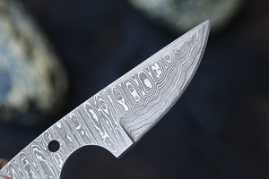 Cuchillo de caza y camping Damascus Drop Point con mango de madera, hoja forjada a medida de grado industrial OEM, proveedor con 3 años de garantía - Product Image 2