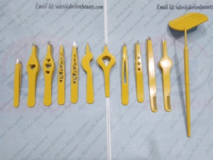 Pince à épiler sourcils personnalisée avec revêtement coloré, logo sur mesure, en acier inoxydable, pour poils incarnés, avec ciseaux à ressort - Product Image 1