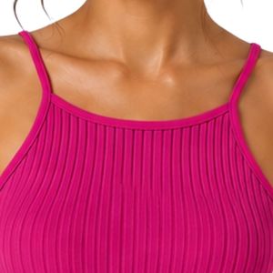 Camiseta Corta de Punto Acanalado Rosa Intenso Personalizada para Mujer, sin Mangas, con Tirantes Finos, Ajustada, Informal de Verano, con Logotipo Personalizado OEM - Product Image 5