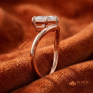 แหวนเพชรทรงเรเดียนท์เคลือบทองคำโรสโกลด์ 18K – แหวนเพชรทรงเรเดียนท์เชฟรอนรูปตัววีโรแมนติกเคลือบทองคำโรสโกลด์ - Product Image 2