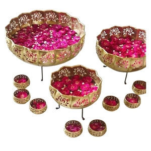 Ensemble de 8 bougeoirs décoratifs en métal en forme de lotus pour Diwali, Pooja, mariage, événements et décoration intérieure - Product Image 5