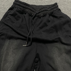 Pantalon de survêtement noir pour homme avec appliqué flamme blanche, taille élastique et cordon de serrage, style streetwear décontracté pour l'automne - Product Image 4