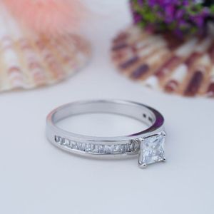 Bagues de Fiançailles et de Mariage Carline de Luxe Personnalisées en Argent Sterling 925 avec Moissanite 6A, Taillées avec Précision par Princes - Product Image 4