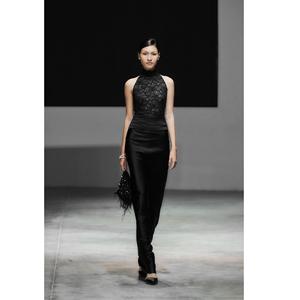 Nouvelles Blouses Tendance pour Femmes – Fournisseur ODM – Haut MAIA FLORAL LACE TOP – Haut Halter Uni à Dentelle en Relief – Blouses Texturées Classiques pour Femmes - Product Image 1