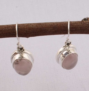 Boucles d'oreilles pendantes Shree Jaipur Silver pour femme et unisexe, vintage, en argent sterling 925, avec quartz rose naturel en forme de goutte d'eau serti clos - Product Image 3