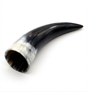 Chope à bière personnalisée en corne de buffle authentique, écologique et faite à la main, style viking, décor nordique, polie, thème animalier - Product Image 1