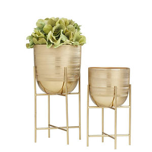 Macetero Metálico Decorativo de Lujo, Chapado en Oro, para Decoración Interior y Exterior - Product Image 1