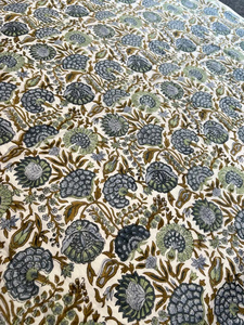 Tissu Sanganeri 100% Coton Écologique Imprimé à la Main Motif Floral Bleu Indien Fait Main Léger 90 GSM Largeur 43/44 pouces au mètre - Product Image 4