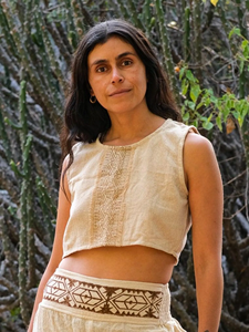 Top corto de algodón Khadi hecho a mano con borde estampado, blusa artesanal cómoda de cuello redondo sin mangas para verano - Product Image 2