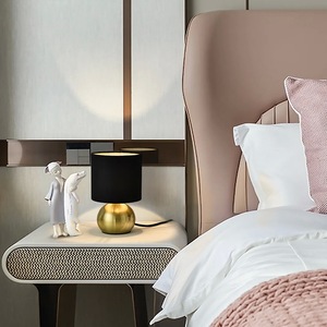 Lámpara de Mesa Decorativa de Latón con Pantalla de Algodón, Pieza Decorativa Única para Interiores - Product Image 5