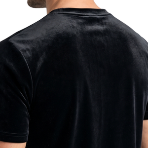 Camiseta de terciopelo premium Midnight Black para hombre, manga corta, color sólido, lujosa, transpirable, de poliéster y spandex. - Product Image 3