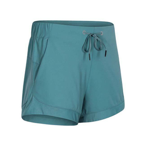 Shorts de sport taille haute pour femmes, couleur unie, tissu tricoté à séchage rapide avec poches, coupe régulière - Product Image 3