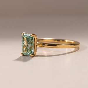 แหวนหมั้นเพชรทรงเรเดียนท์คัทสีเขียวเพาะเลี้ยงในห้องปฏิบัติการ ทองคำ 14K 18K สีเหลือง แหวนเพชรเม็ดเดี่ยว หรูหรา สั่งทำได้ เครื่องประดับเจ้าสาวขายส่ง - Product Image 5