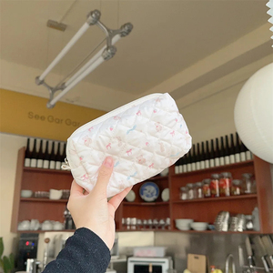 Handmade Quilted Makeup Bag Custom Polyester Floral Cosmetic Bags Personalized Cute Quilting Travel Makeup Pouch - Product Image 1
