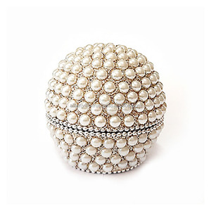 Boîte à bijoux élégante en métal décorée de perles blanches et de paillettes, fabriquée en Inde, pour bagues, boucles d'oreilles et colliers - Product Image 2