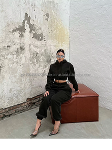 Ensemble de sweat-shirts à capuche oversize en molleton personnalisé, vente en gros pour femmes, ensemble deux pièces composé d'un haut court et d'un pantalon de survêtement pour femmes - Product Image 6