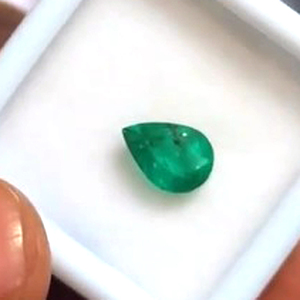 Émeraude naturelle zambienne de qualité supérieure, taille poire 8x6mm, 1,0 carat, Iroc Sales, pierre précieuse ovale non montée pour bague - Product Image 2