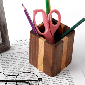 Porte-crayons multifonctionnel moderne et écologique pour le bureau, la maison et l'école, en bois massif naturel, design simple, à fentes individuelles - Product Image 1
