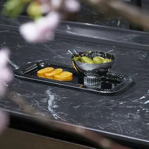 Plateau de service en aluminium fait main de qualité supérieure avec surface dorée brossée pour l'hôtellerie, la restauration et les projets d'aménagement intérieur résidentiel - Product Image 3