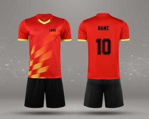 เสื้อกีฬาฤดูร้อนสำหรับผู้ชาย ระบายอากาศได้ดี ผลิตจากโพลีเอสเตอร์ พิมพ์ชื่อได้ ชุดฟุตบอลแห้งเร็ว MOQ ต่ำ - Product Image 3