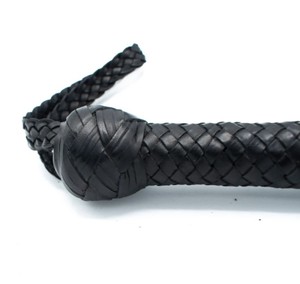Fouet en cuir noir à poignée tressée 16 brins, fouet de combat robuste WP-1101 - Product Image 4