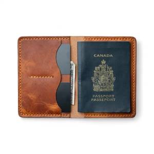 Funda de Pasaporte de Cuero Genuino con Nombre Personalizado Grabado con Láser, con Cierre de Cremallera, 5 Pulgadas, Marca Artha - Product Image 1